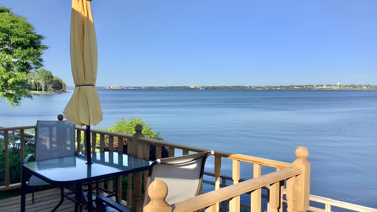Augusta Hotel | Dewar's Inn on the River