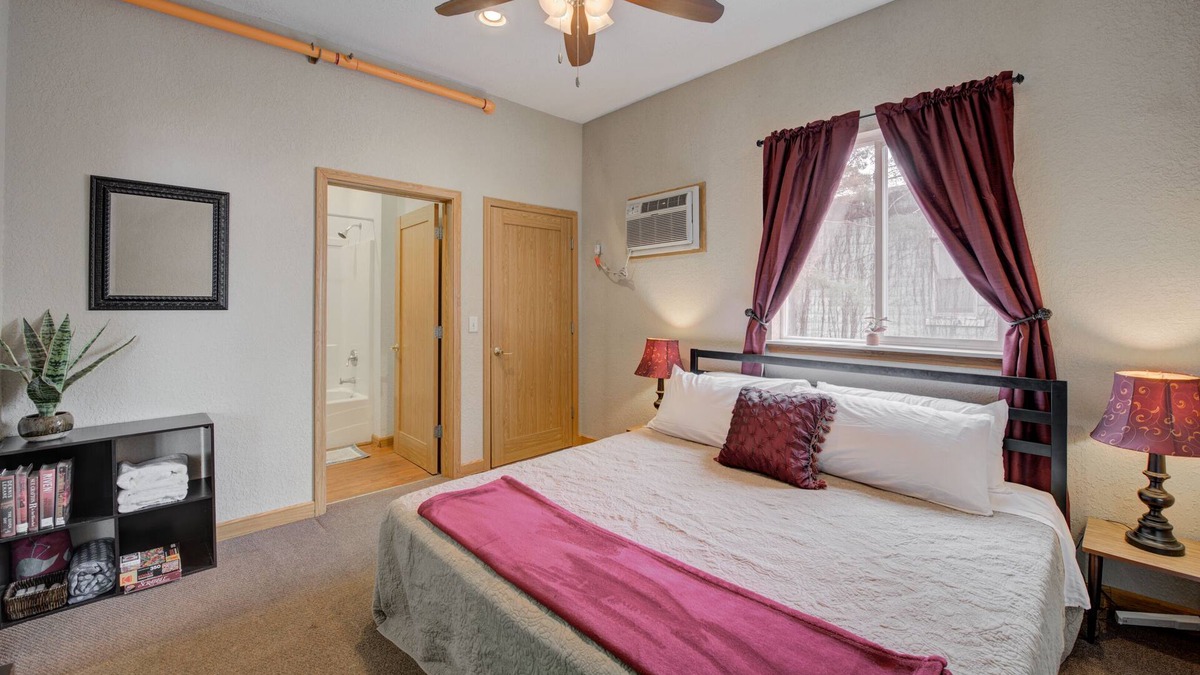 Pepin Condo | Dewdrop Condo - Spacious Studio For 2 By Beach!