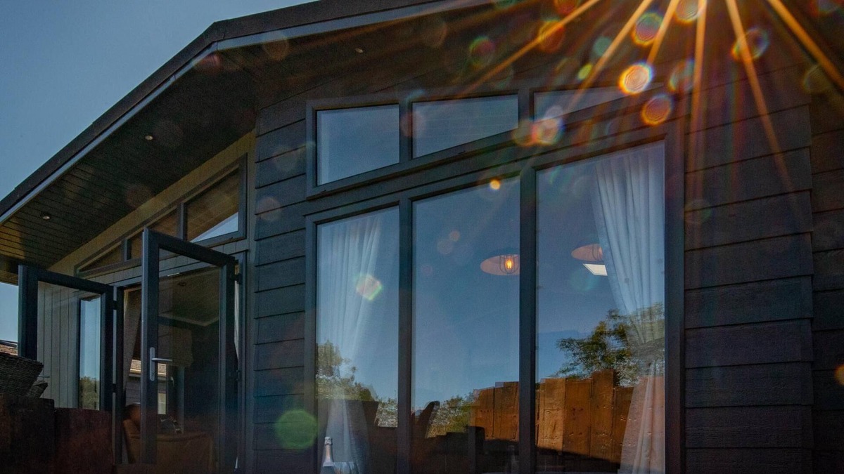 Penally House | Dewin Bach - Luxury Lodge Hot Tub Close to Beach