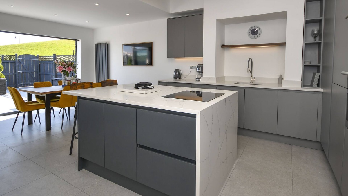 Amble House | Dexters Den - Stunning large 3 bedroom cottage with sea views