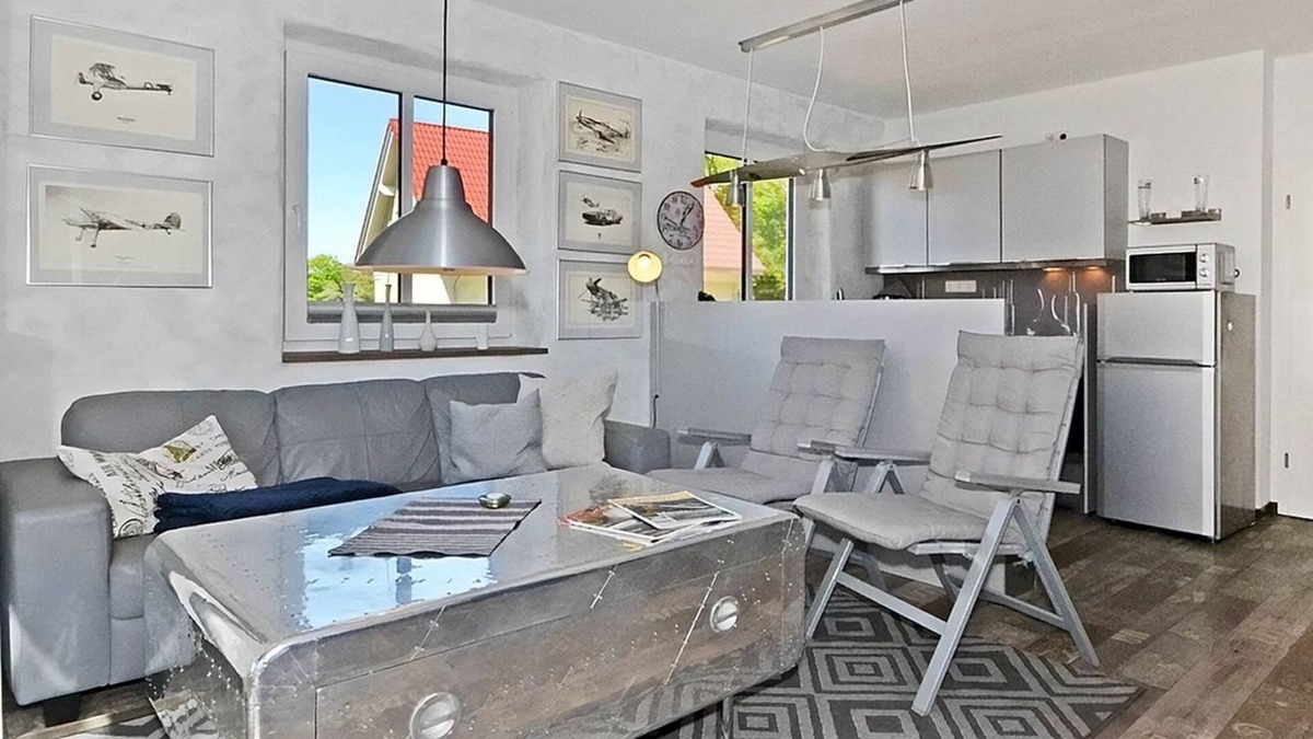 Korswandt House | DHH Waldhaus 6 - Gemütliche DHH für 5 Personen mit Kamin und Sauna/Wlan, Stellplatz, Wama