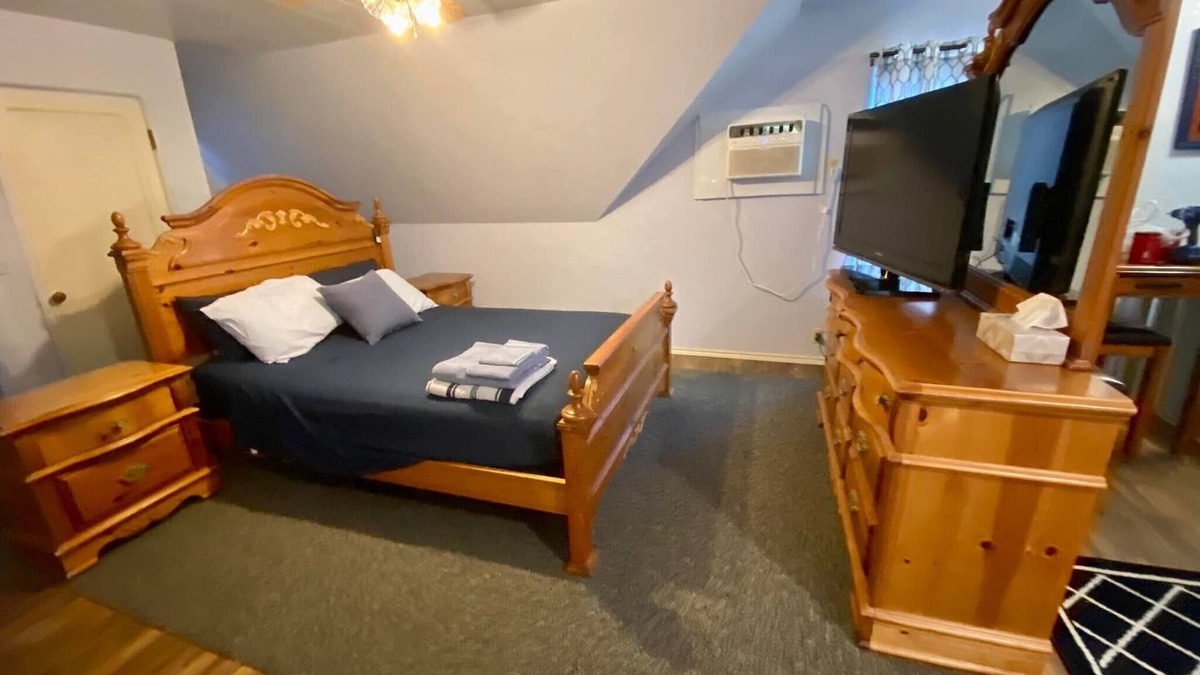 Lawton Apartment | Diamond Apartment with GYM - 2 miles to Fort Sill & 1/2 mile to downtown!