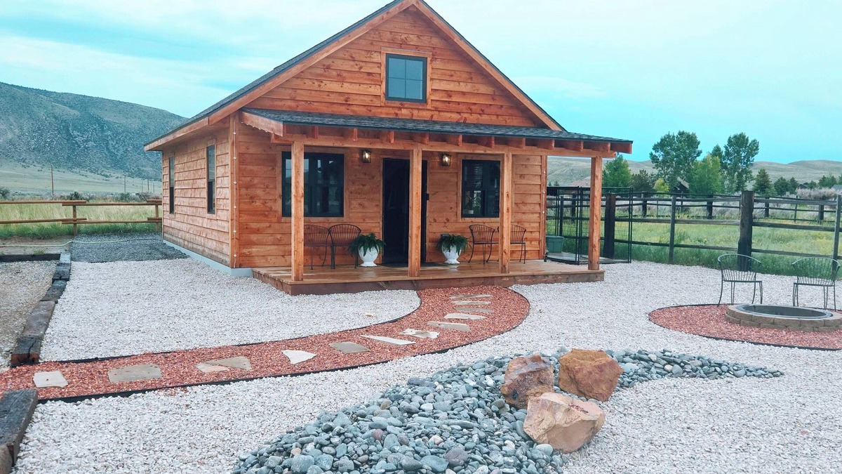 Cody Cabin | Diamond Creek Cabin- newly finished, pet friendly, close to Cody