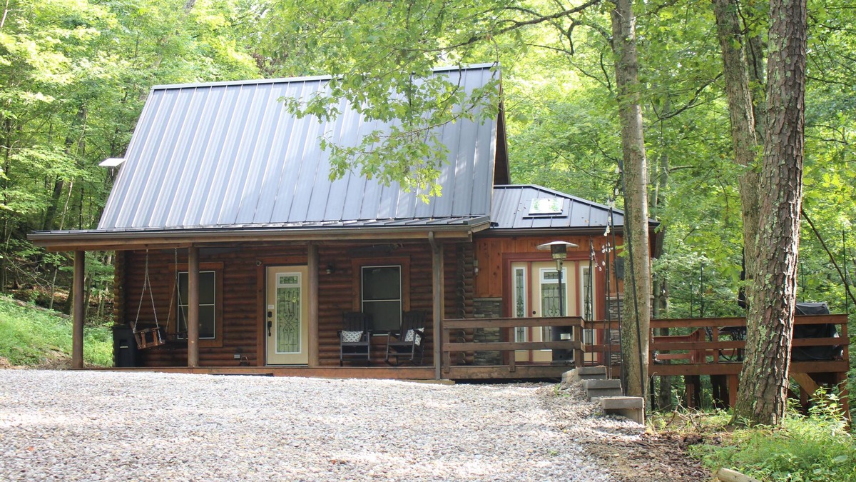Gallipolis Ferry Cabin | Diamond Creek Cabin - Sleeps up to 6