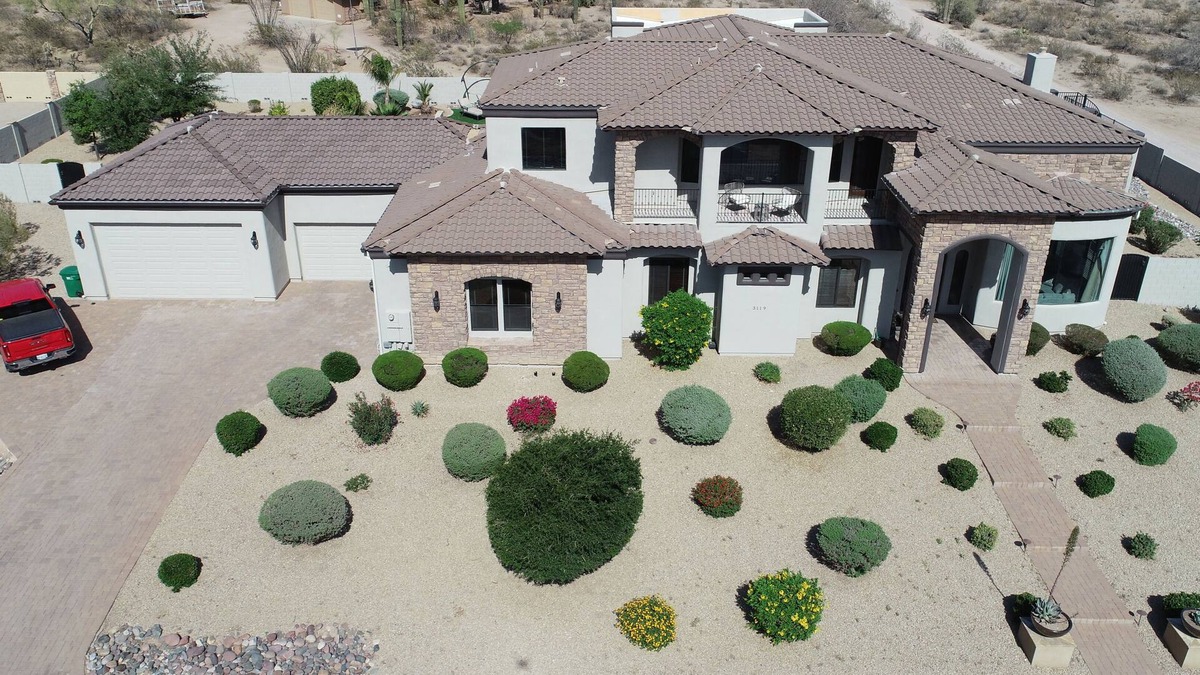 Thunder Mountain House | Diamond in the Desert ! An Oasis
