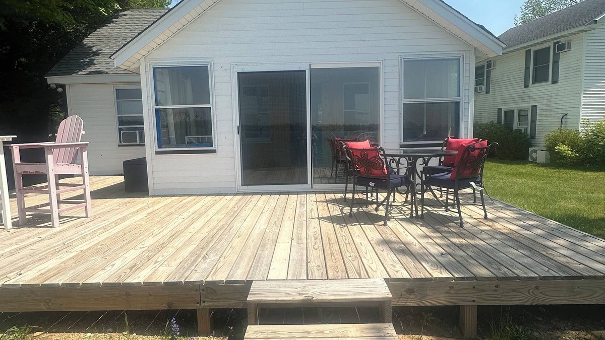 Cassopolis Cottage | Diamond Lake Island Cabin