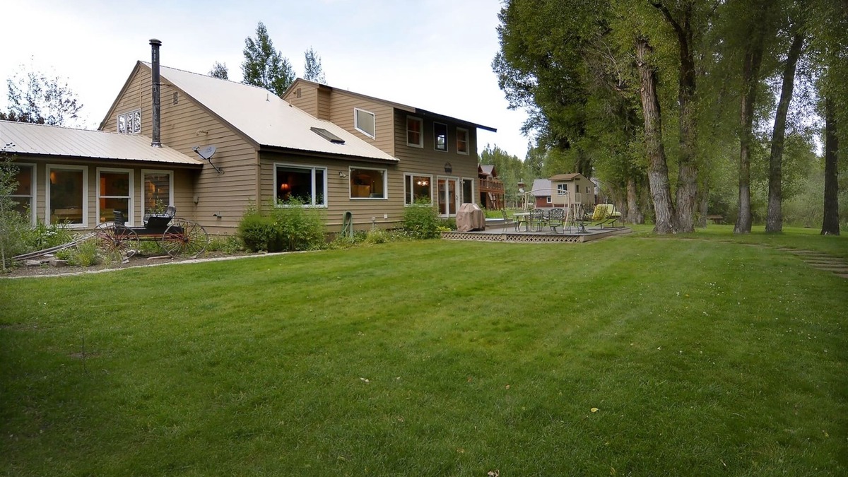 Gunnison House | Diamond On The River/3000 Sq. Ft Home W/2 Acres Right on the Gunnison River!
