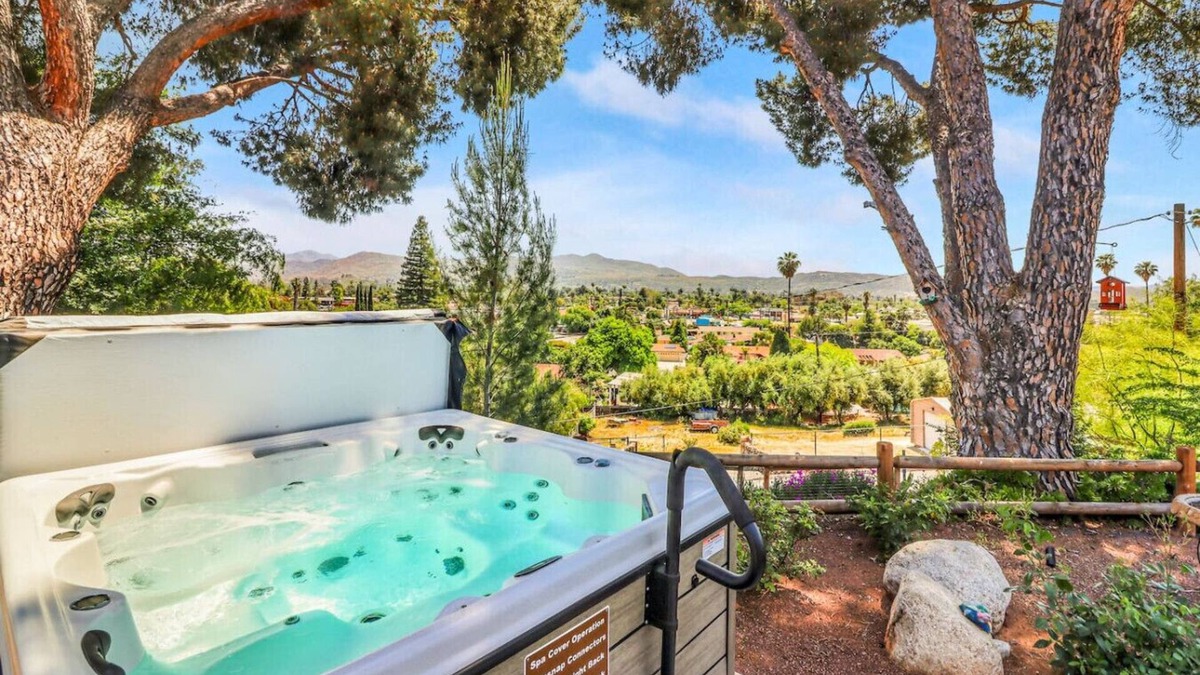 Hemet House | Diamond Retreat-Kid & Pet Friendly.