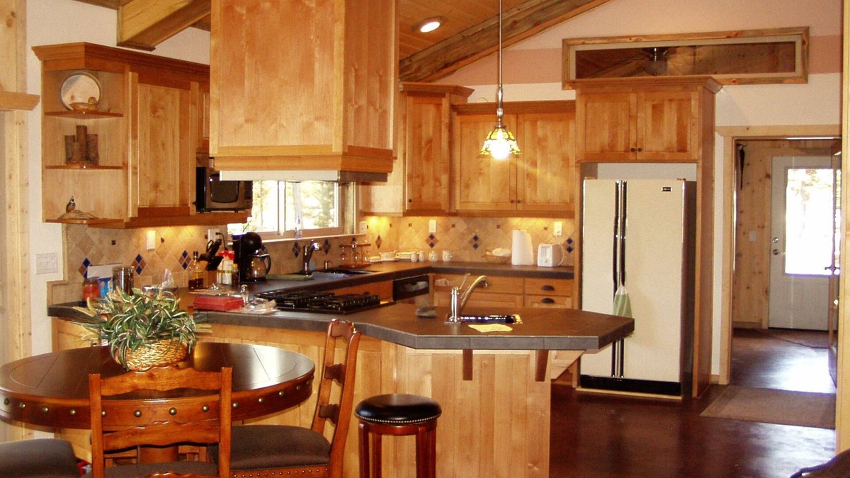 La Pine Cabin | DiamondStone Guest Lodges