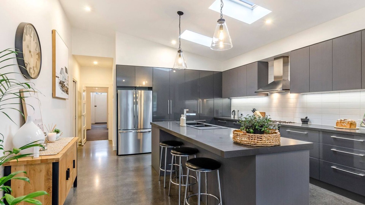 Warrnambool House | Diana's Place - Centrally located