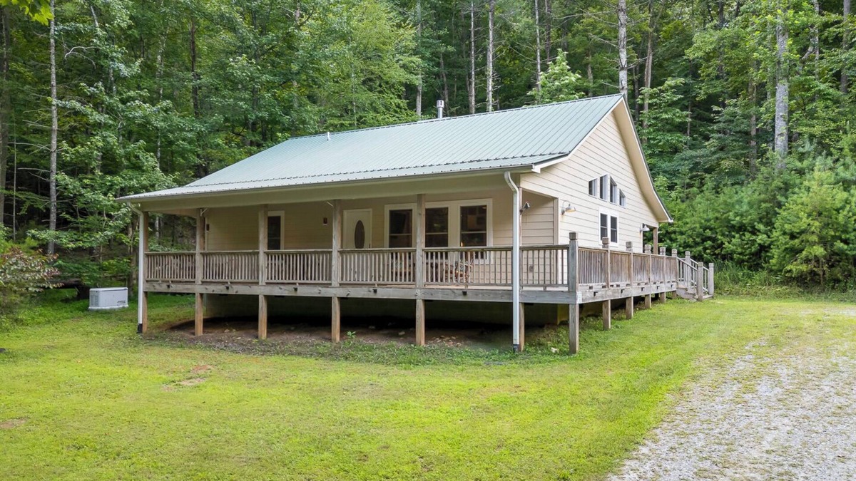 Murphy Cabin | Diane's Dream - private on small creek
