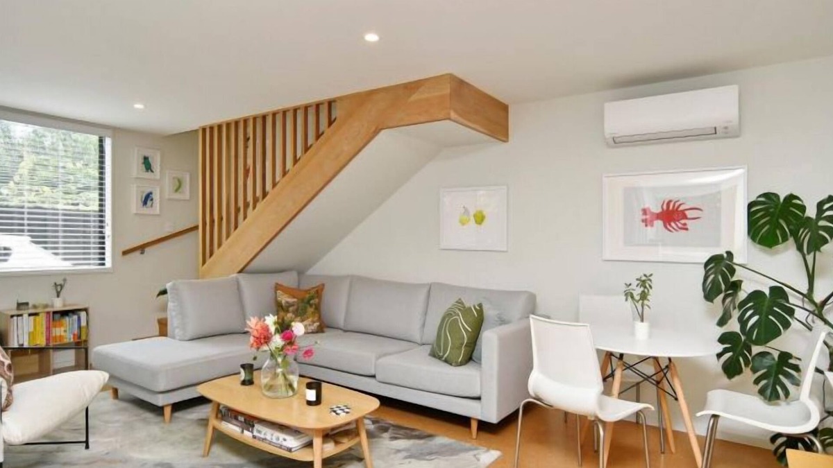 Addington Apartment | Dickens St-Stylish 2-Bedroom Townhouse - Your Perfect Getaway