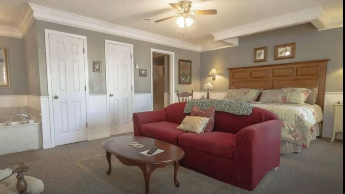 Marshfield Cabin | Dickey House, Carriage Suite