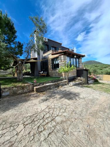 Chalcis Villa | Dimitra's Villa in Evia, Greece