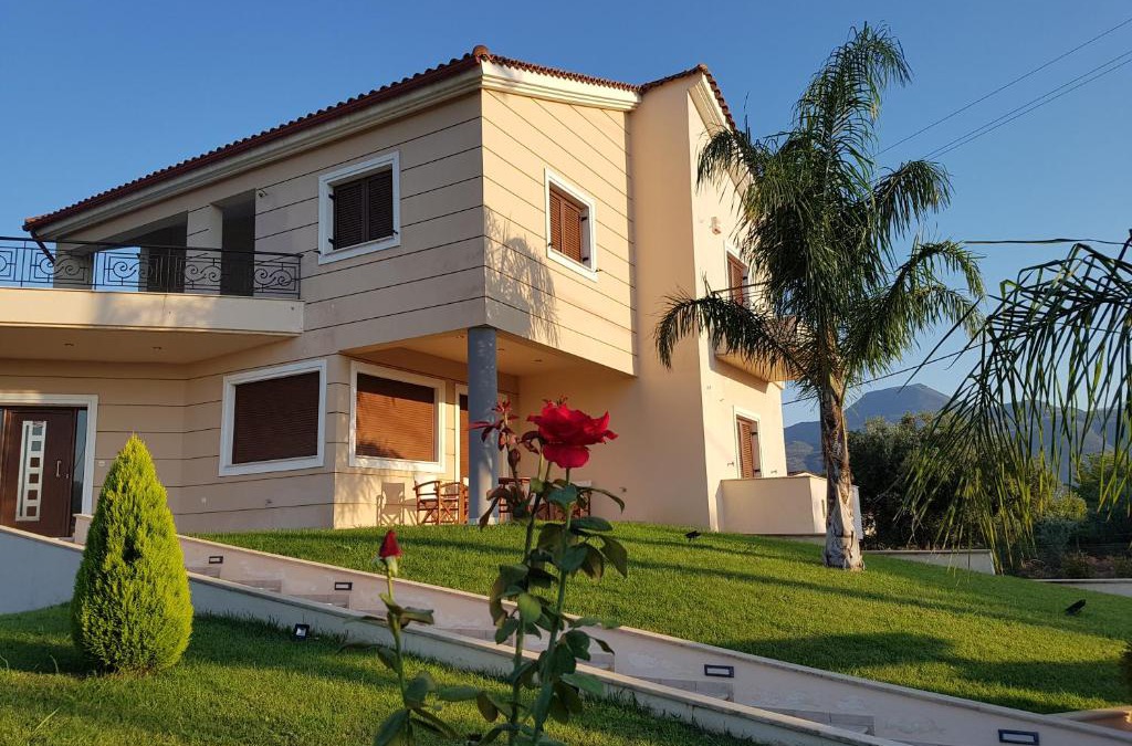Aigialeia House | Dimitris Villa