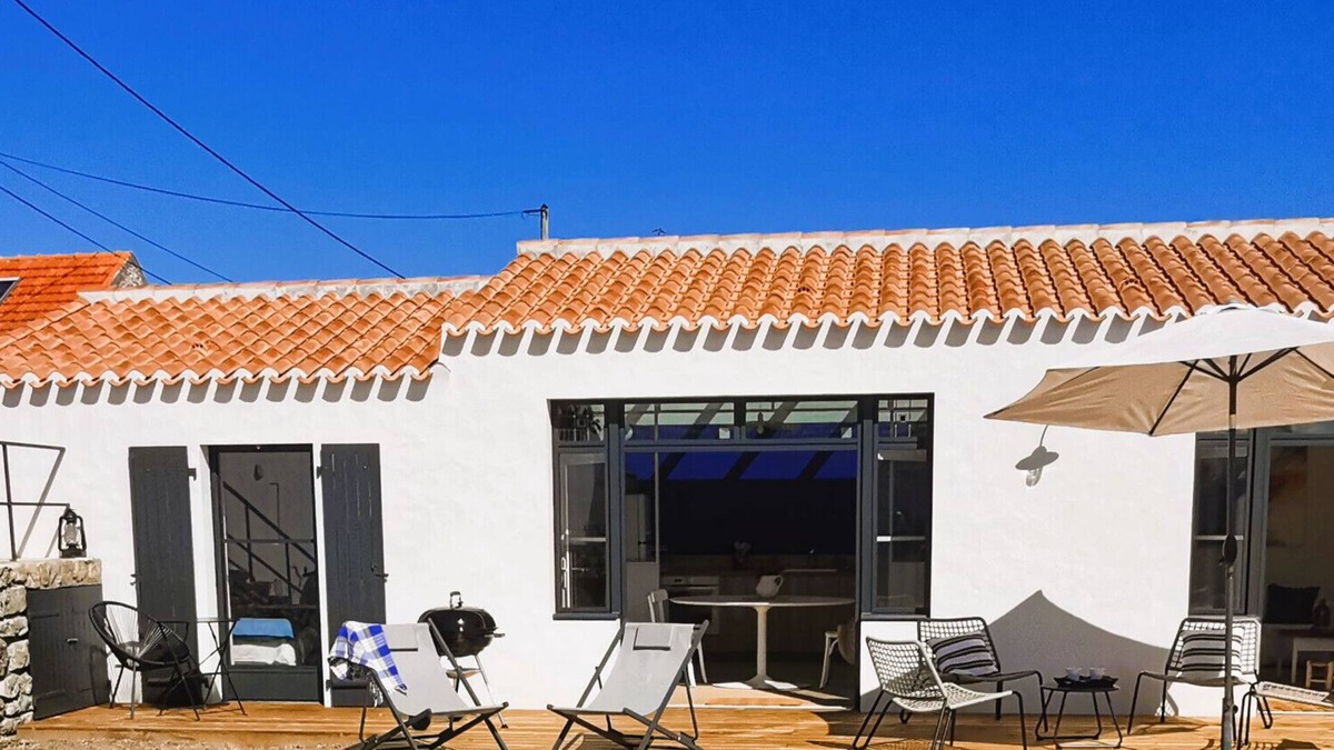 Barbatre House | Dimitri’s workshop 500m from the beach