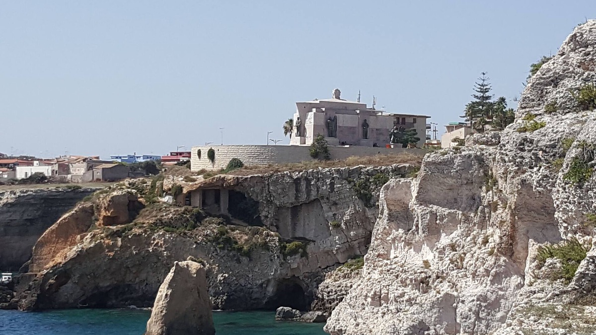 Grottasanta House | Dimora Santa Lucia, bright and comfortable house near the sea