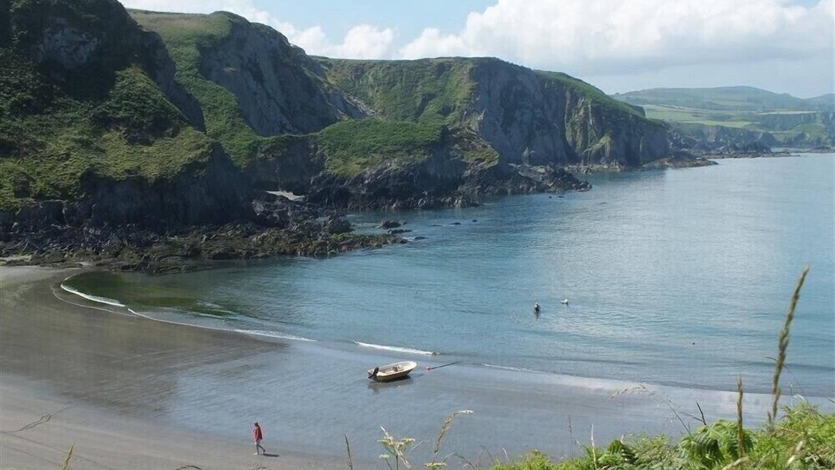 Dinas Cross Cottage | Dinas Island Cottage