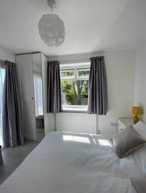 Carnon Downs Apartment | Dingley Dell - Superb location for Truro in private accommodation