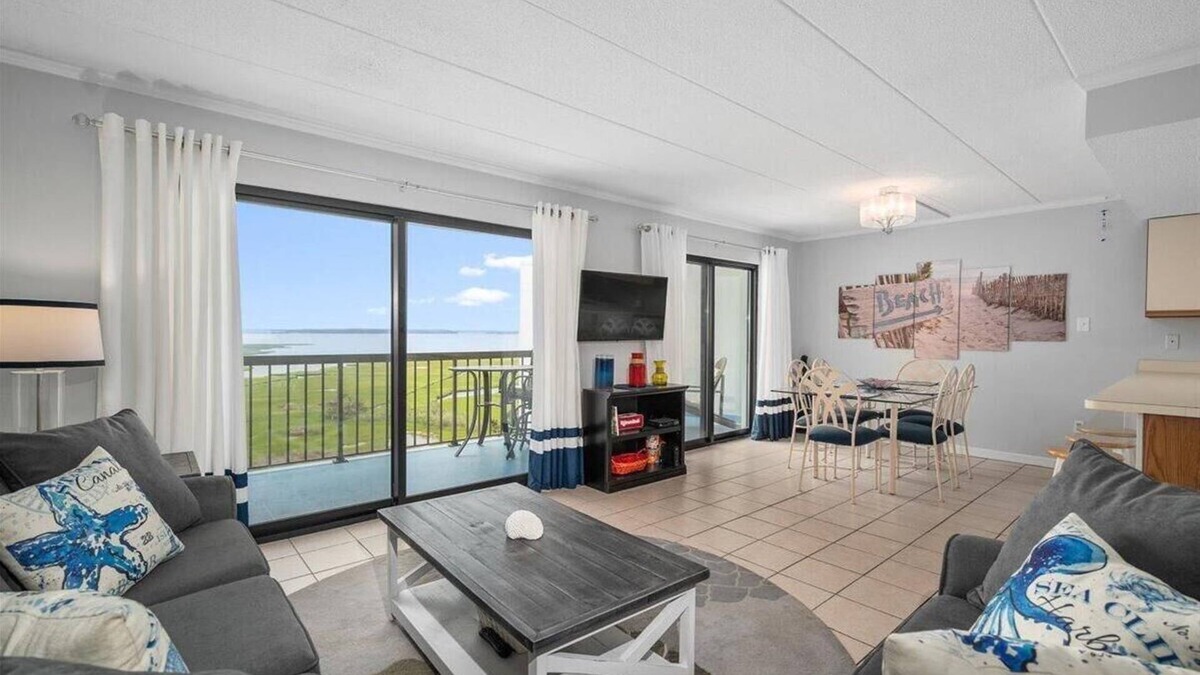 Midtown Ocean City Condo | Direct Bay Front Condo with 2 Bedrooms, Outdoor Pool, and 2 Parking Spaces!