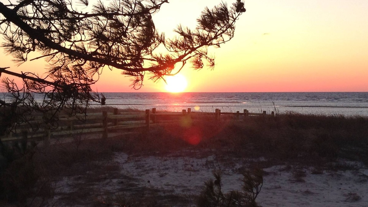 Villas House | Direct Beach Front Home with Bay Views and Amazing Sunsets