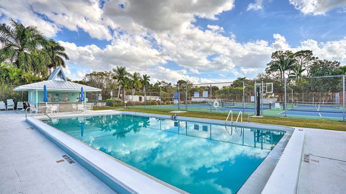 Central Naples Cottage | Direct Gulf Access + Lanai: Sunny Naples Home!