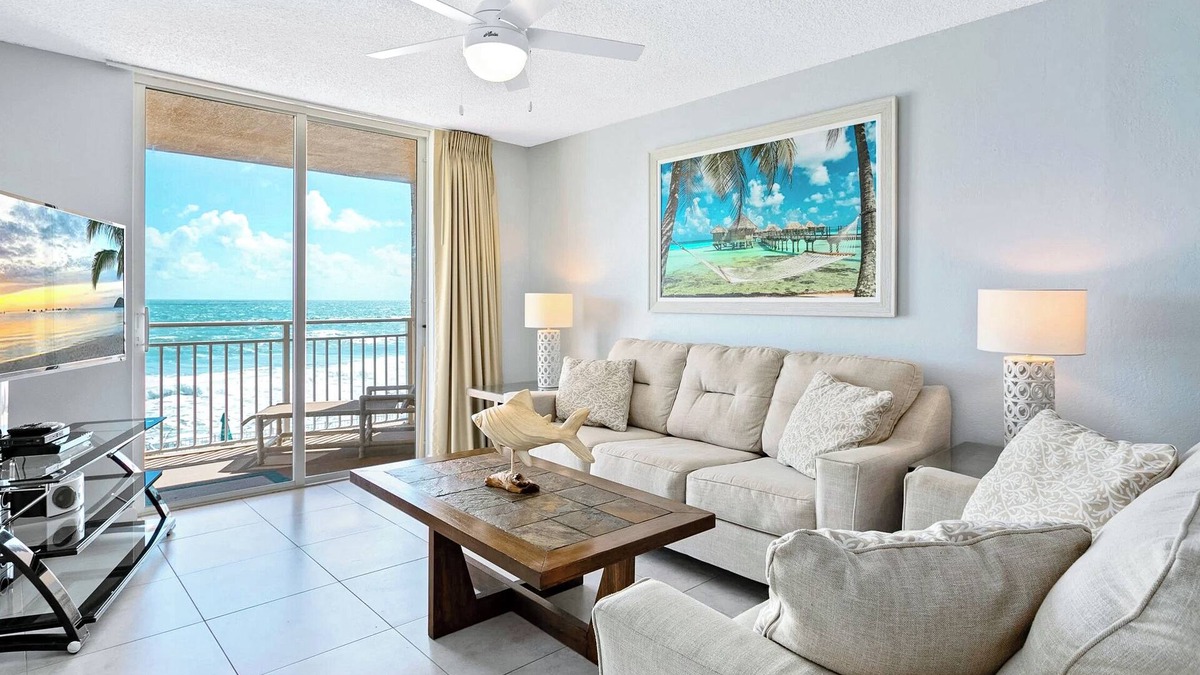 Seacoast Shores Condo | Direct Ocean View Condo w/Extra Large Balcony & Heated Pool