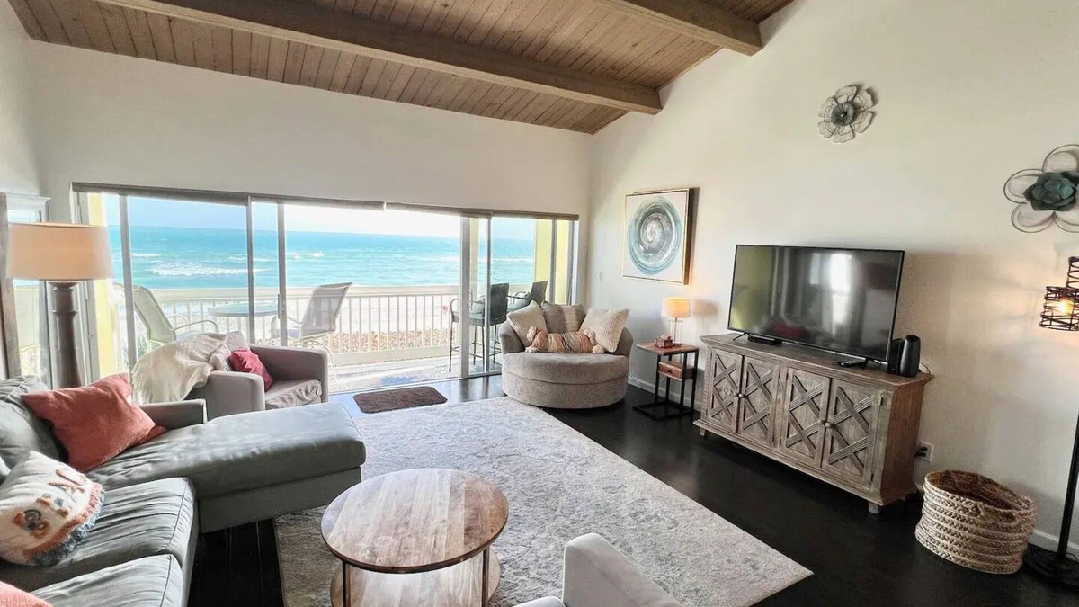Melbourne Beach House | 🌅 Direct OCEAN-FRONT townhome - Stone throw to the waves 🌊