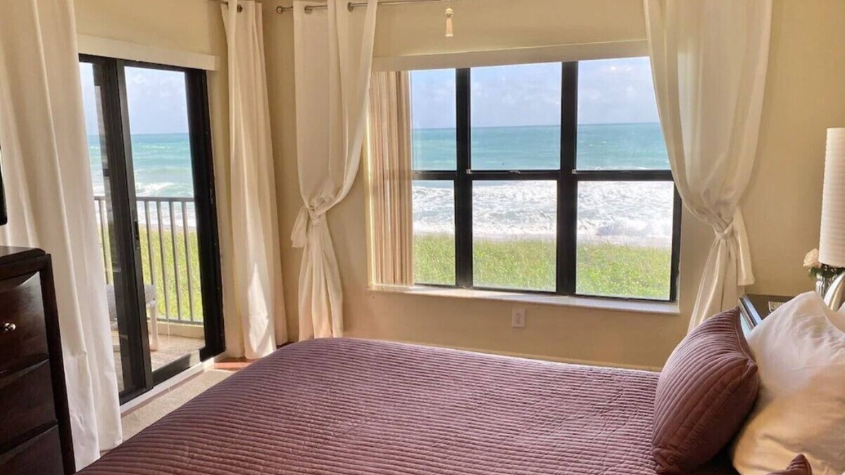 Hutchinson Island South Condo | DIRECT OCEAN FRONT ON BEACH! AMAZING OCEAN VIEW, ELEGANT 2BR/2BA Mthly Discount!