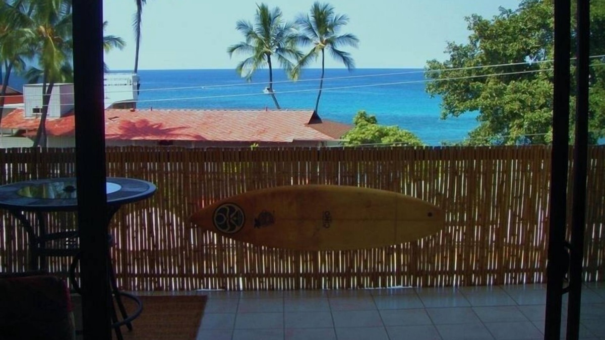 Historic Kailua Village Condo | Direct Ocean View in the Heart of Kailua-Kona/At startline for Ironman!