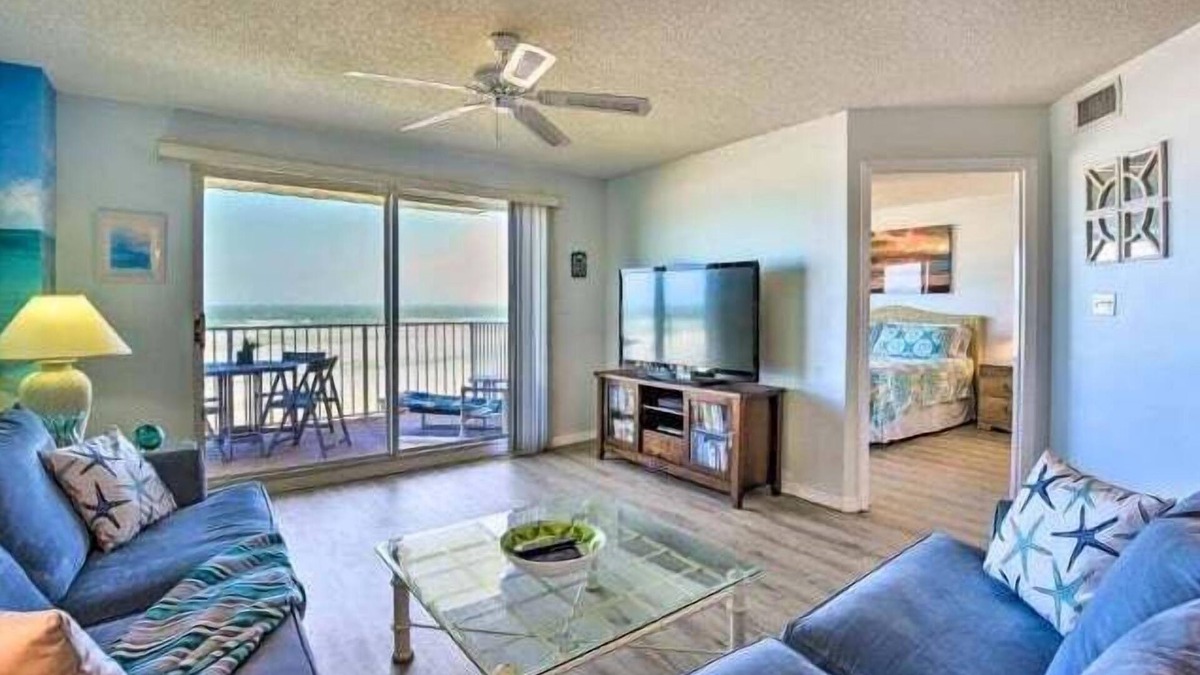 Seawinds Condo Condo | Direct oceanfront Ormond Beach condo with private balcony, heated pool and garage