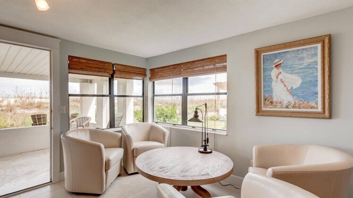 St. Augustine Beach House | 💲 DIRECT OCEANFRONT COTTAGE 💲 Best Section of Beach - Steps to Beach -Walk to Restaurants