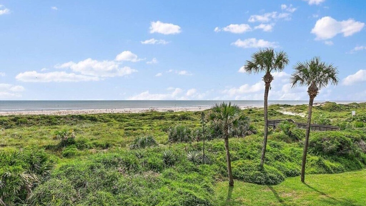 Butler Beach Condo | Direct Oceanfront 2BR Suite - Pool & Immediate Beach Access