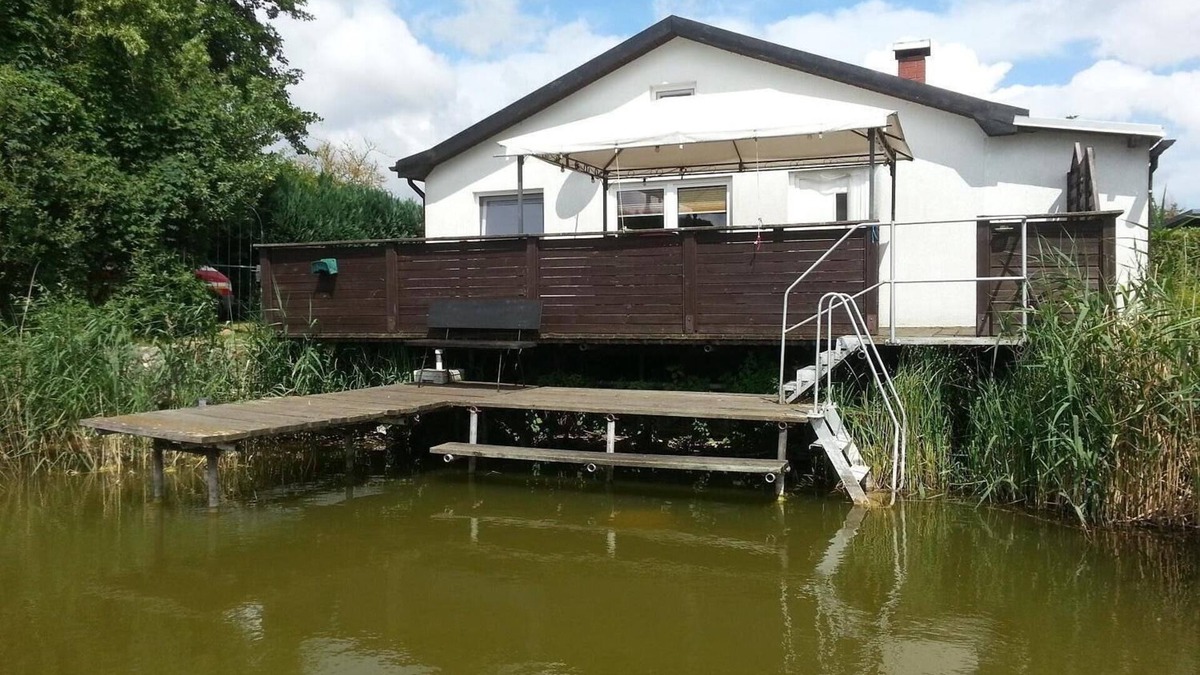 Neukloster House | direct sea location with boat, pets welcome, sun terrace, non-smokers