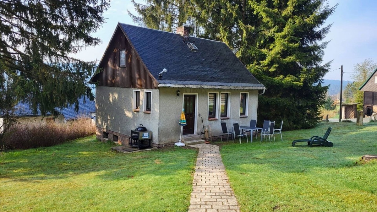 Klingenthal House | Directly by the forest, in a quiet location, very well equipped holiday home.