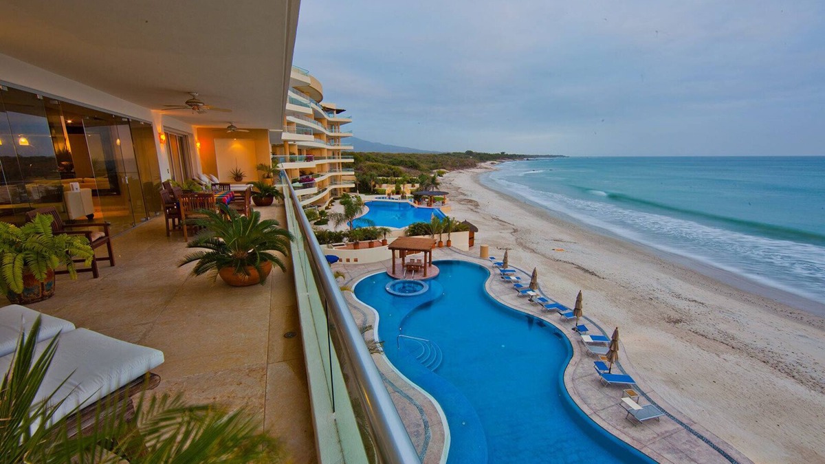 Emiliano Zapata Condo | DIRECTLY on the Beach, Luxury and Comfort! Perfect for your family.