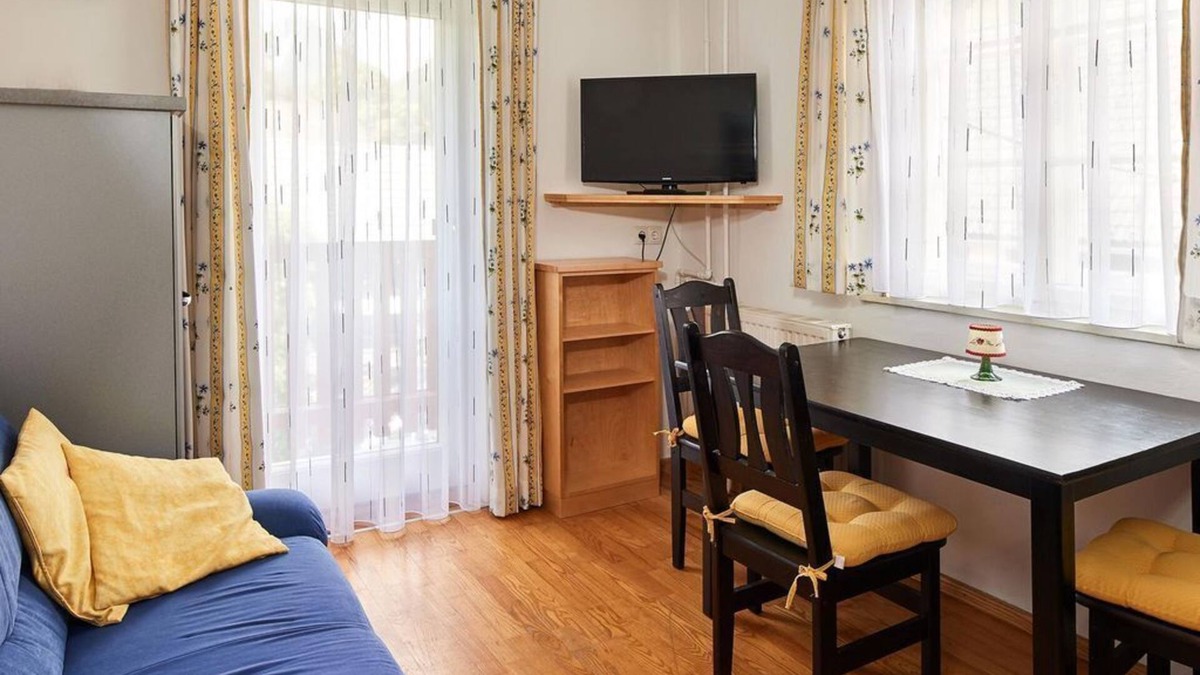 Weissenbach Apartment | Dirndl - App. with 1 bedroom, living room/kitchen, shower, WC - Abenteuerhof Schiefer