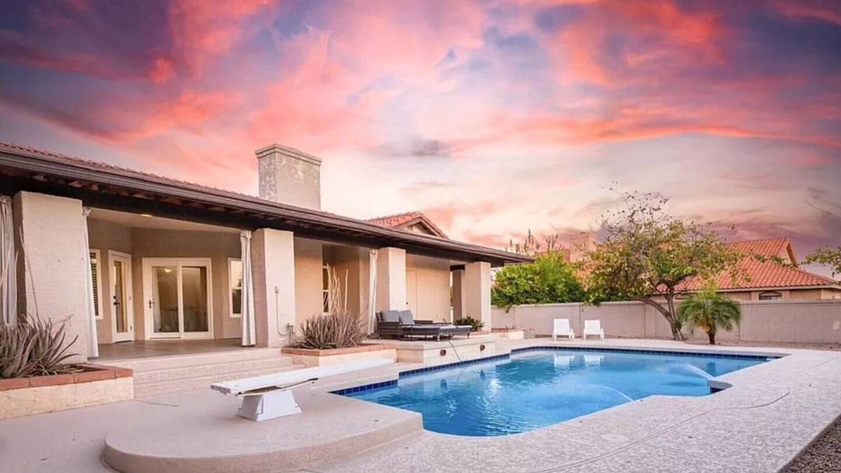 Estate Grove Valencia Est House | Discount! Luxe Oasis w/Pool & Mini-Golf, Game Rm