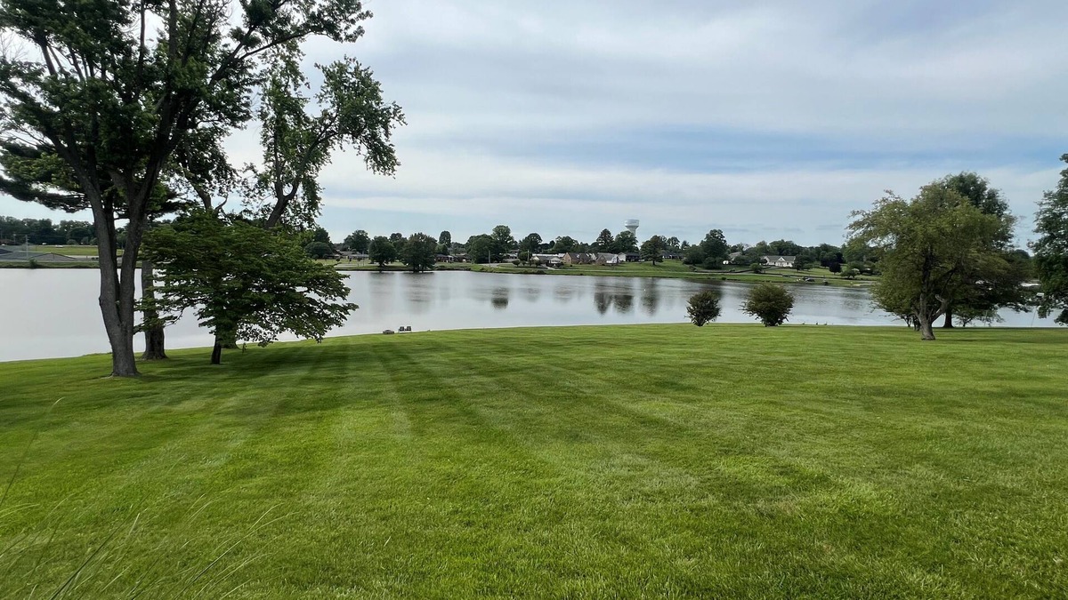 Campbellsville House | Discount pricing for last summer weekend available! Lakeview 5-bedroom house