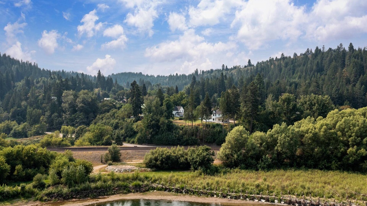 Bonners Ferry House | Discover Bonners Ferry charm, steps away from Casino at Best Western
