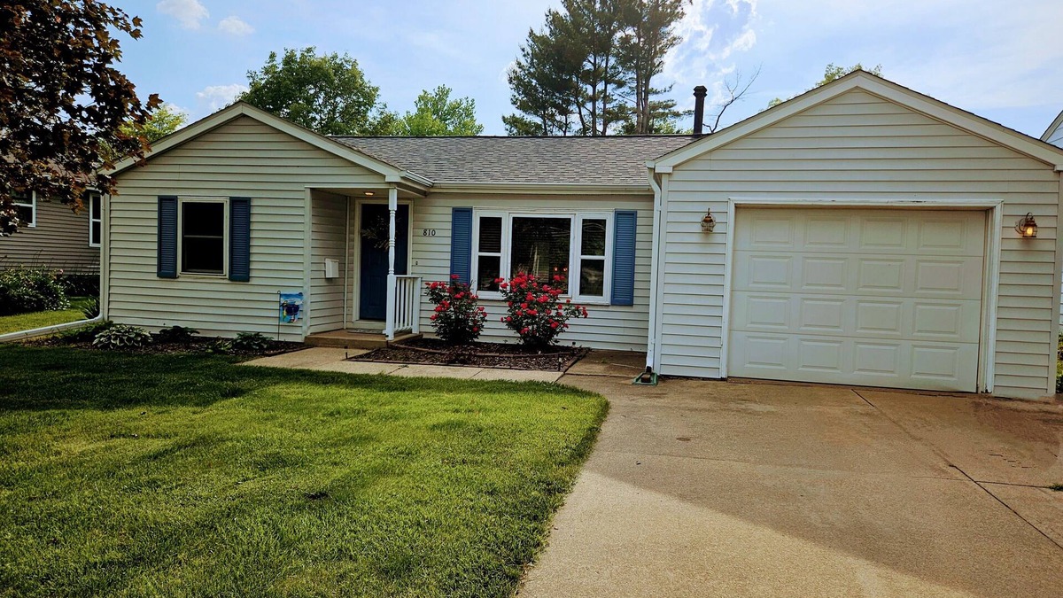 Knoxville House | Discover Ms. Becky's Bungalow, single level home in Marion County, Iowa!