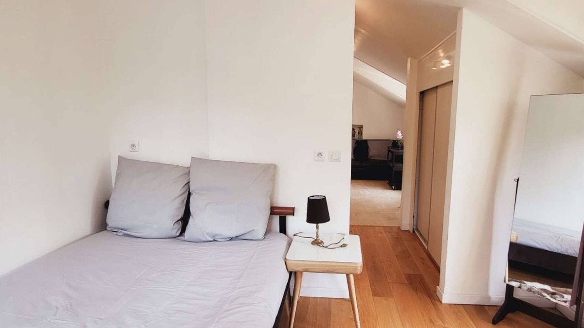 Le Plessis-Robinson Apartment | Discover our comfortable studio, nestled in a quiet neighborhood 20 minutes from Paris.