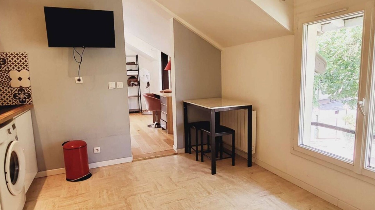 Le Plessis-Robinson Apartment | Discover our comfortable studio, nestled in a quiet neighborhood 20 minutes from Paris.