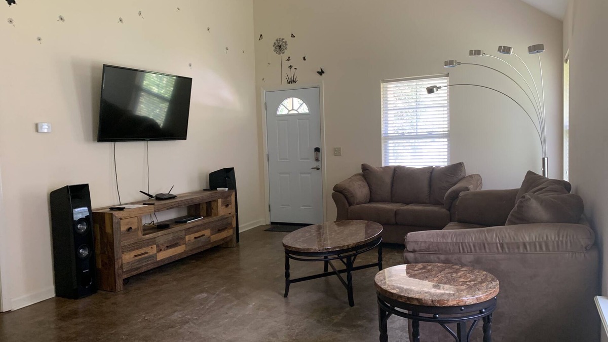 Oxford House | Discover Oxford Charm, Just A Quick 5-min Drive To University of Mississippin