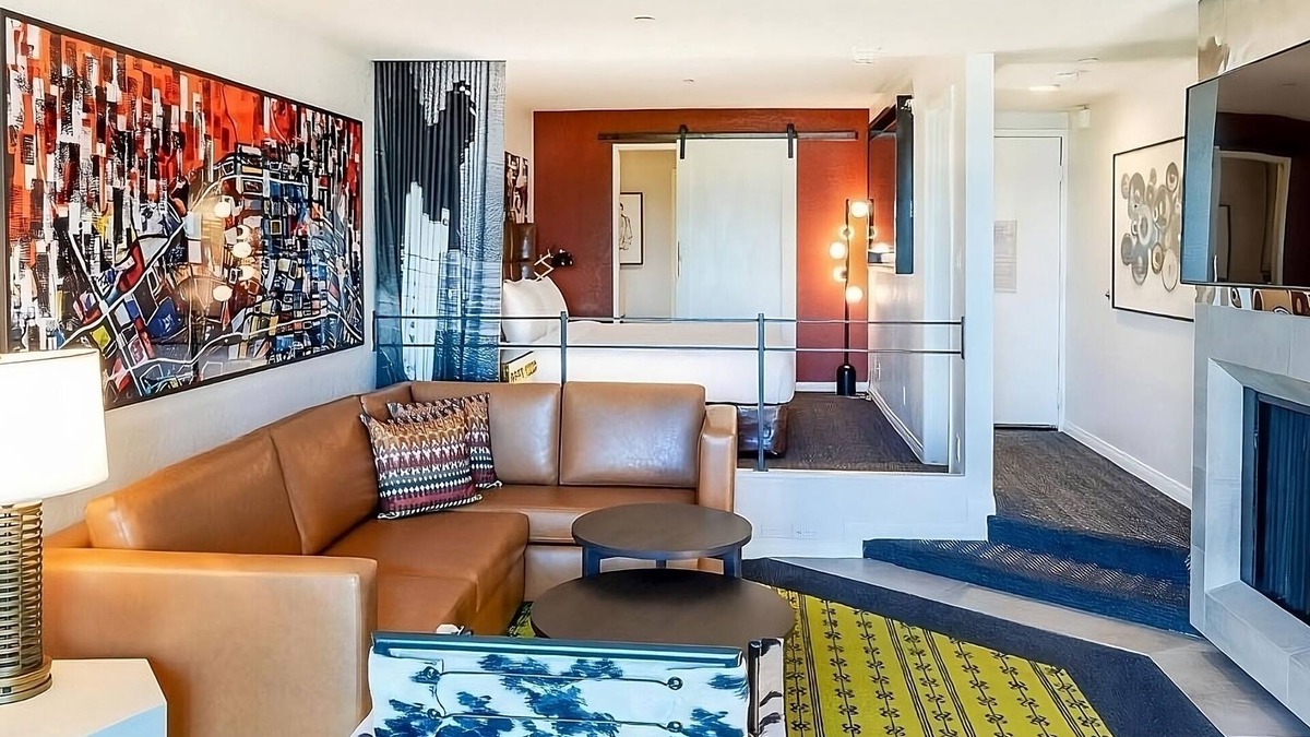 Norma Triangle Hotel | Discover Petersen Automotive Museum Modern Units, Pet -Friendly