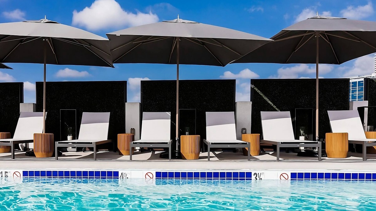 Norma Triangle Hotel | Discover Pizza Dough Pizzeria & Bar! Lovely Unit, Pet friendly