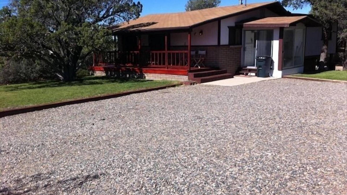 Williamson Cottage | Discover Prescott from This Charming Cottage & Horse Property