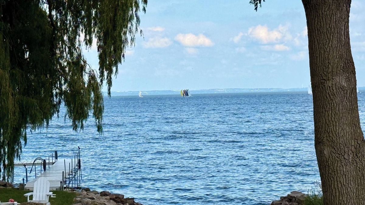 Oshkosh House | Discover the Perfect Lake House Getaway on Lake Winnebago in Oshkosh!