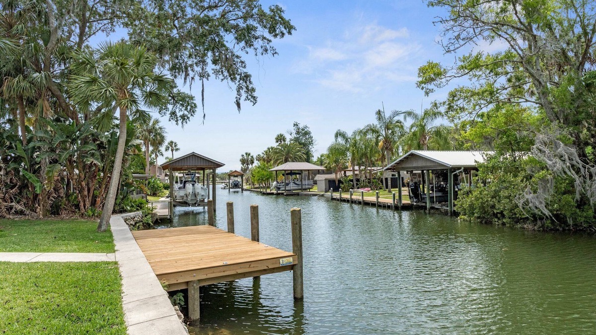 Springs at Kings Bay House | Discover Tranquility by the Riverside - Your Perfect Getaway Awaits!