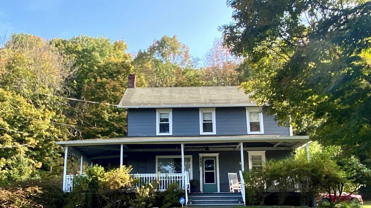 Newfoundland House | Discover tranquility near Lake Wallenpaupack 16 min